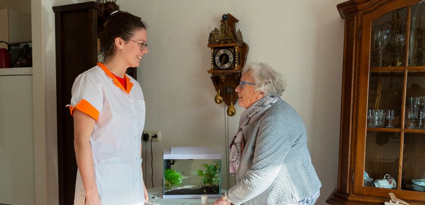 Thuiszorg Marente - Liza verpleegkundige in de wijk